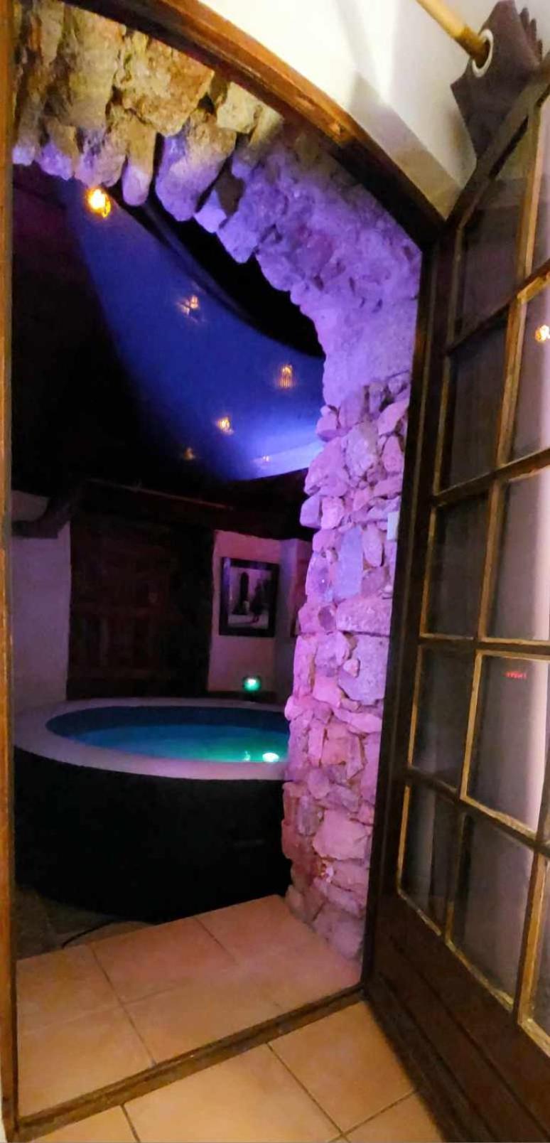 Chambre Love Romantique Avec Spa Privee Καλβί Εξωτερικό φωτογραφία