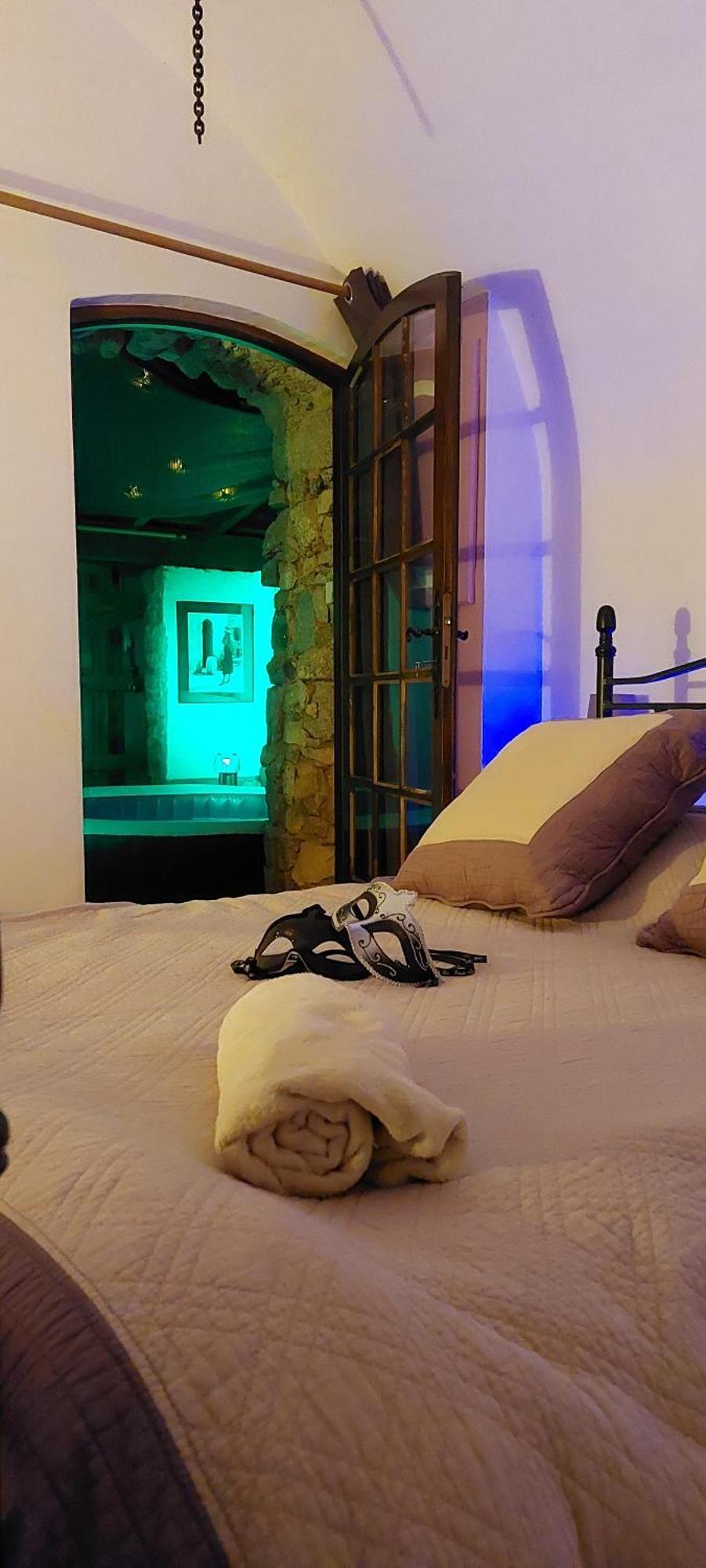 Chambre Love Romantique Avec Spa Privee Καλβί Εξωτερικό φωτογραφία